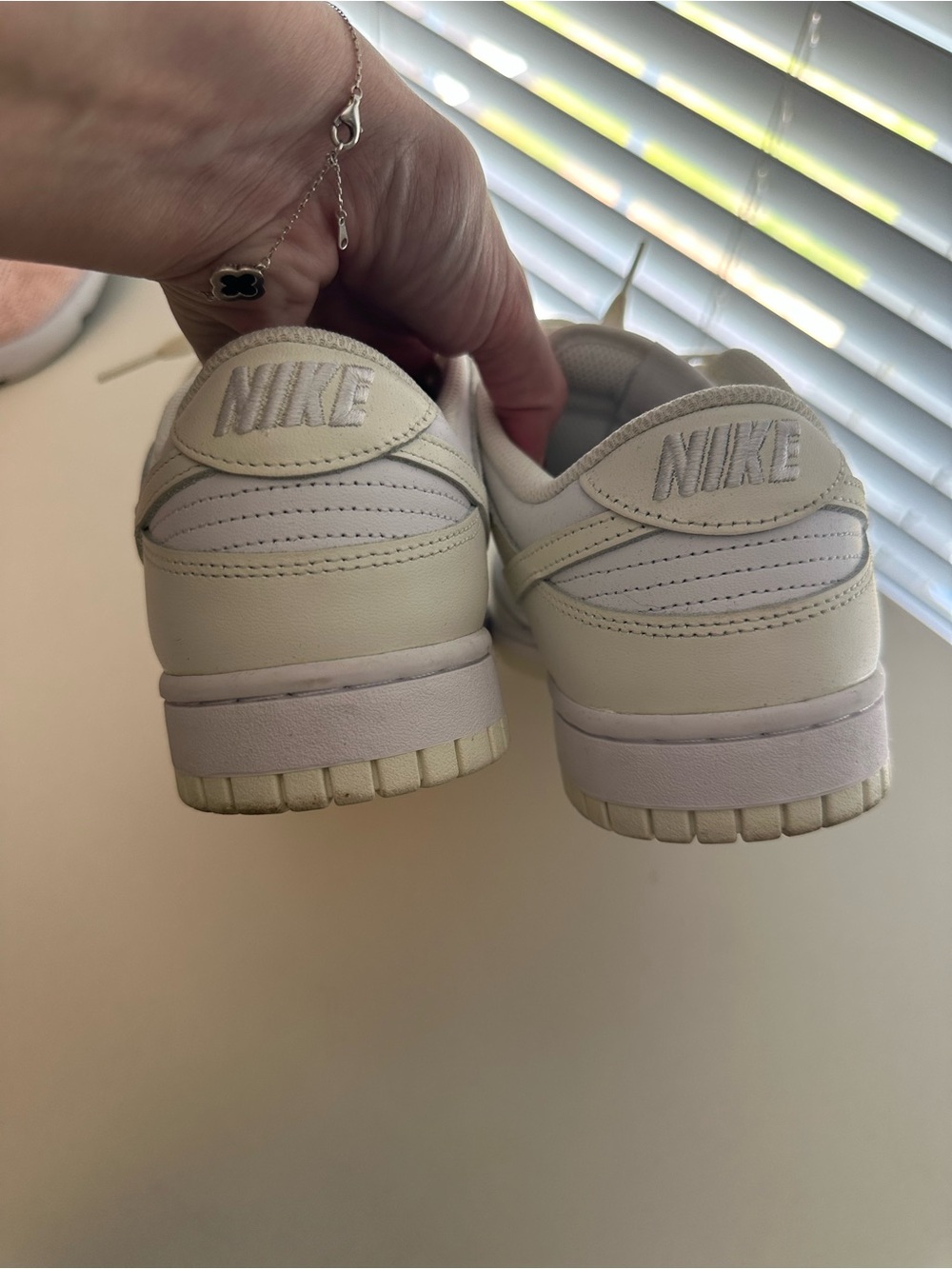 Nike women’s Low-Top Sneakers in White/Cream - Picture 5 of 5